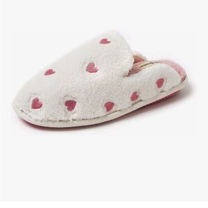 Dearfoams Cozy White Slippers with Pink Hearts (Women’s Size 9-10)